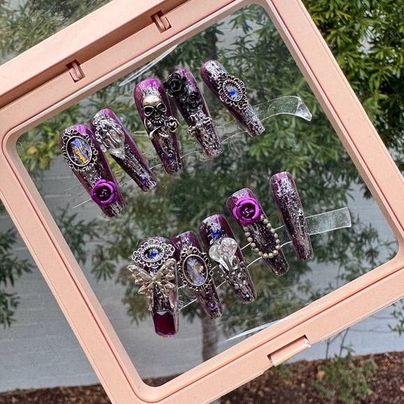 Elegant Silver and Purple Nail - Picture 3 of 3